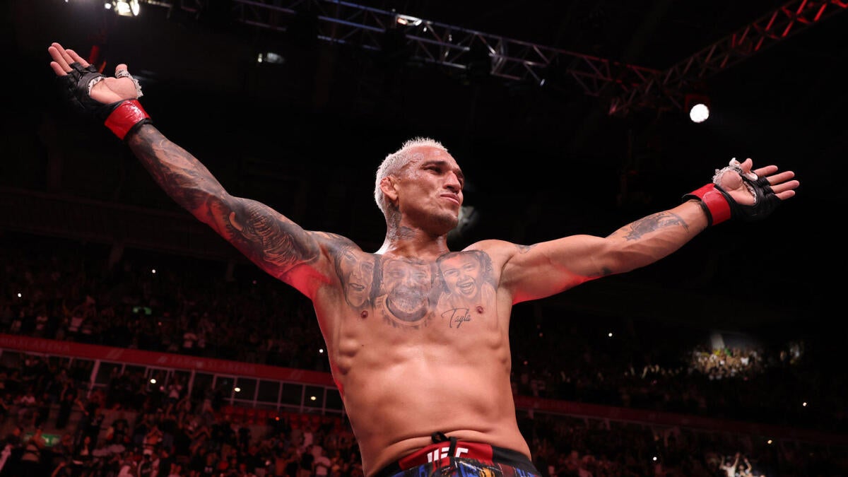 https://sportshub.cbsistatic.com/i/r/2025/10/12/aee582ba-ba10-493a-b3f0-7fc7c6db19e5/thumbnail/1200x675/241a50d5a68c4c31103b95f2615eaf3a/charles-oliveira-winner.jpg