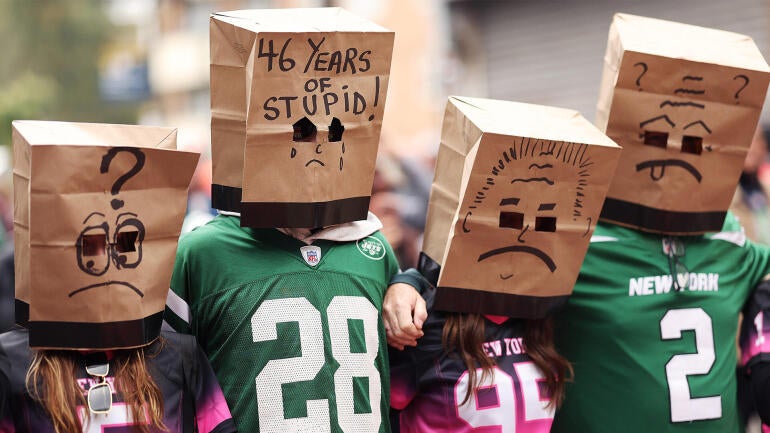 Torcedor do New York Jets com semblante triste
