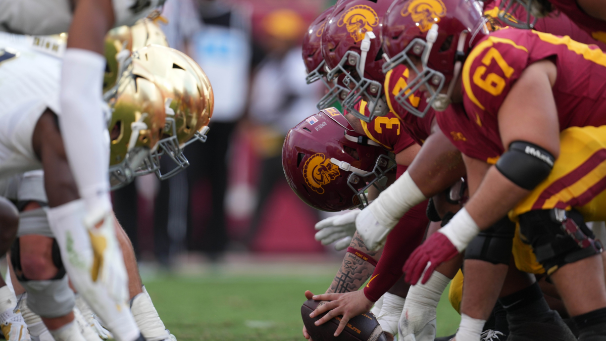 College football win total odds: Loaded Notre Dame should cover 2.5-win line against USC in head-to-head prop