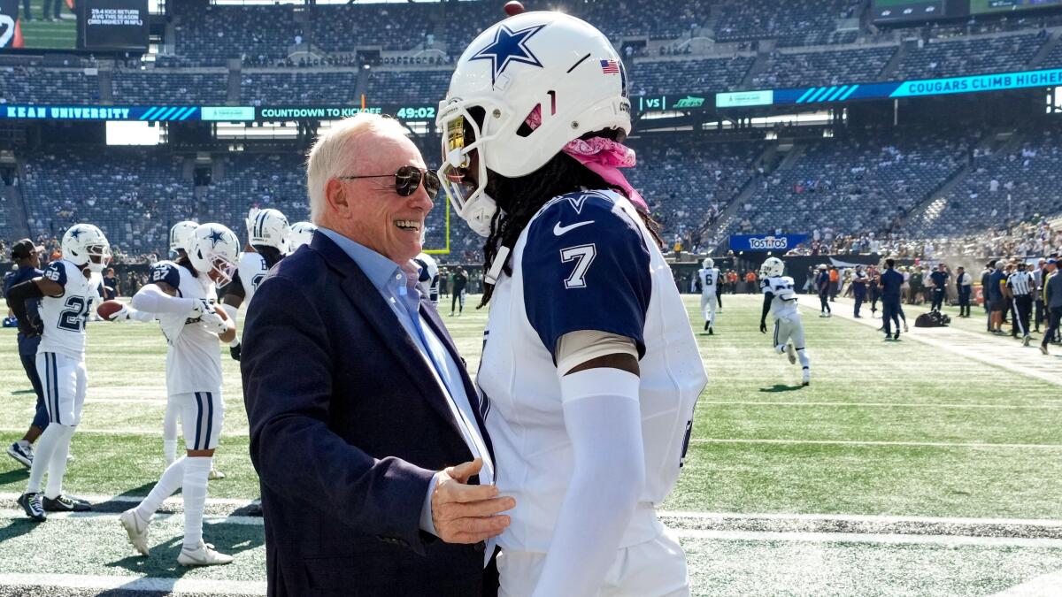 Cowboys' Jerry Jones open to trade before NFL deadline, mulling 'room' for a George Pickens contract extension - CBS Sports