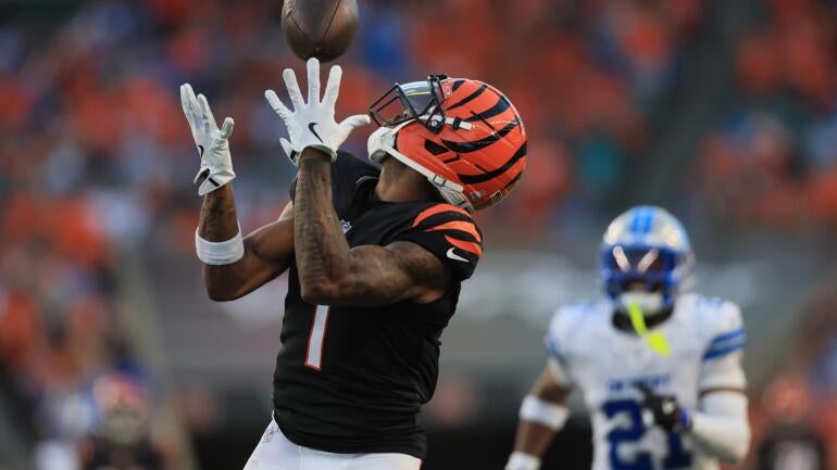 Ja'Marr Chase catches a pass versus the Rams