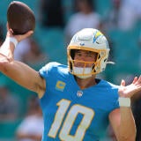 Week 7 NFL score predictions, best bets today: Betting expert reveals picks for all 15 games 6 derrick-henry.jpg