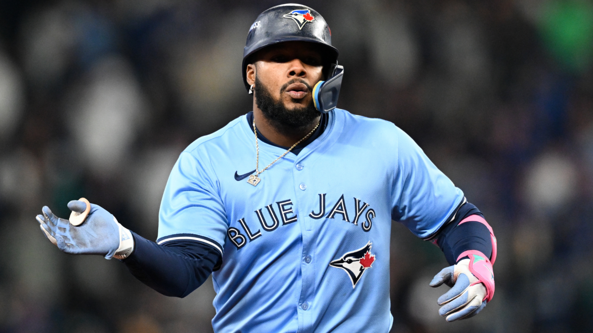 https://sportshub.cbsistatic.com/i/r/2025/10/17/aa356d95-0036-4c50-8f99-1b0d7427d1b1/thumbnail/1200x675/60c62e593cda19339a09bd5cf1a2ceec/vlad-jr-getty-5.png