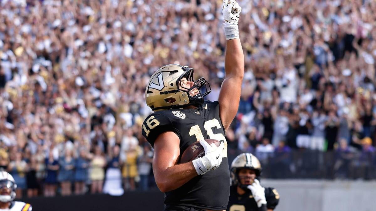 https://sportshub.cbsistatic.com/i/r/2025/10/18/01cefd7d-b7f9-4c2a-80cb-14efdf4316ee/thumbnail/1200x675/4b7fb6ebc9ab5910ed6e7eda532229e1/vandy-cfp-1.jpg