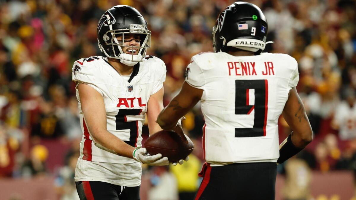 https://sportshub.cbsistatic.com/i/r/2025/10/18/d2c7303d-685d-446b-9f9c-b4c4fb4f75a4/thumbnail/1200x675/e392c293b655763082080d77c60f9578/drake-london-michael-penix-falcons-cbs.jpg