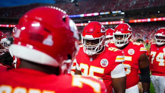 Eric Bieniemy doesn't put much stock in on-field spat with Patrick Mahomes:  'Who cares?' - CBS Sports