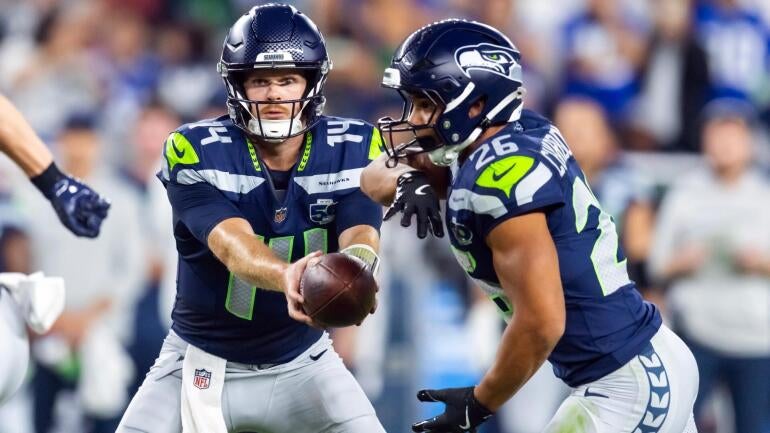 Jogadores do Seattle Seahawks em campo durante partida.