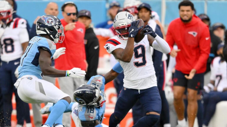 Kayshon Boutte comemora touchdown para o New England Patriots contra os Tennessee Titans.