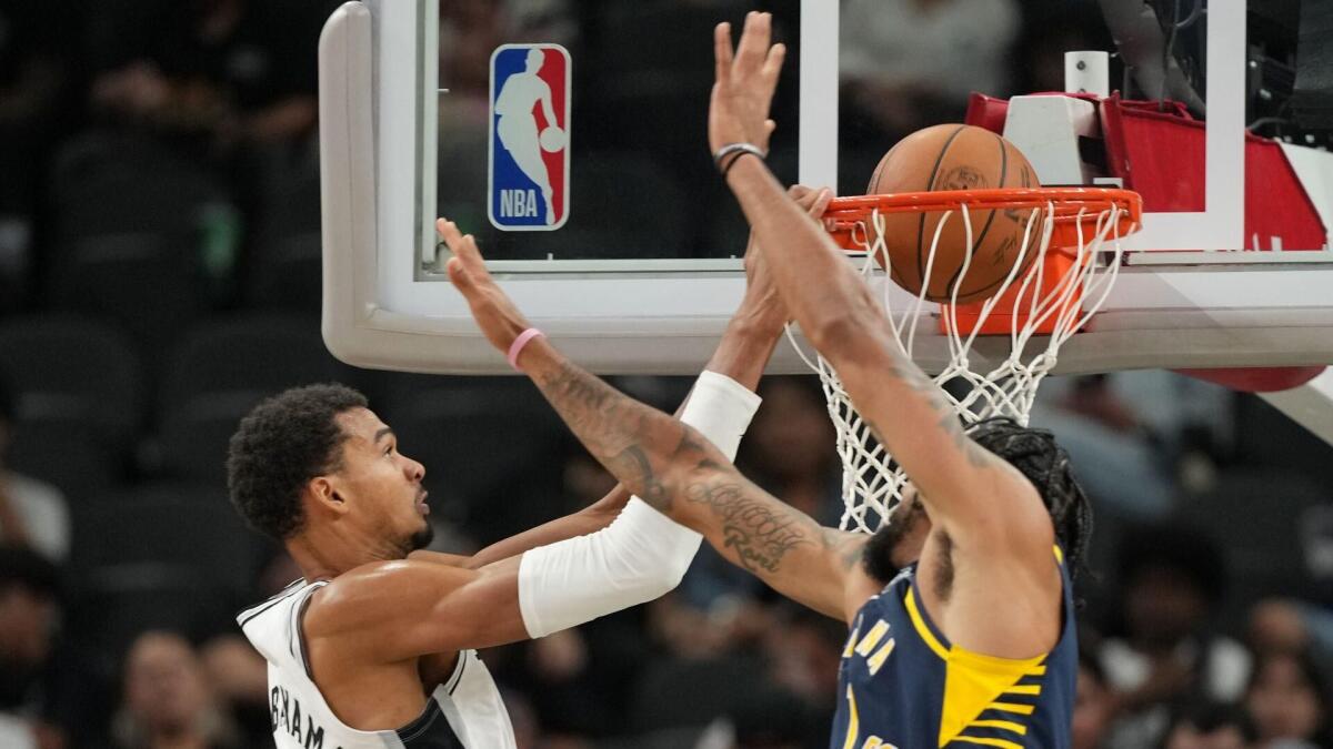 https://sportshub.cbsistatic.com/i/r/2025/10/21/6570d21d-e830-4368-9516-eddc4947d685/thumbnail/1200x675/3b35a908ce0903ec7d67f8de266176eb/victor-wembanyama-spurs-cbs.jpg