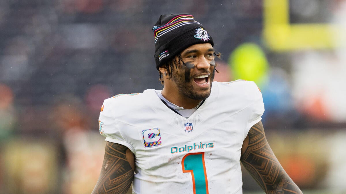 https://sportshub.cbsistatic.com/i/r/2025/10/22/03c4c4f8-bb58-4a17-997b-21d35781f6db/thumbnail/1200x675/87bbbb293f71ab7a4f76fa81b8e52893/tua-tagovailoa.jpg