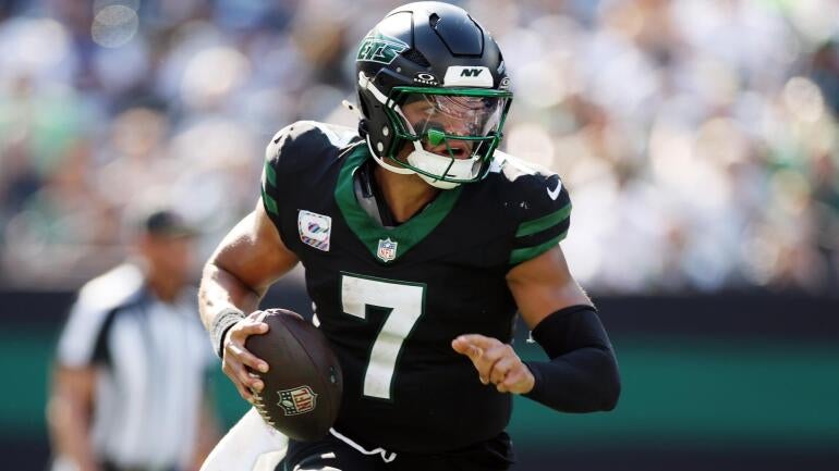 Justin Fields, quarterback dos New York Jets, durante treinamento