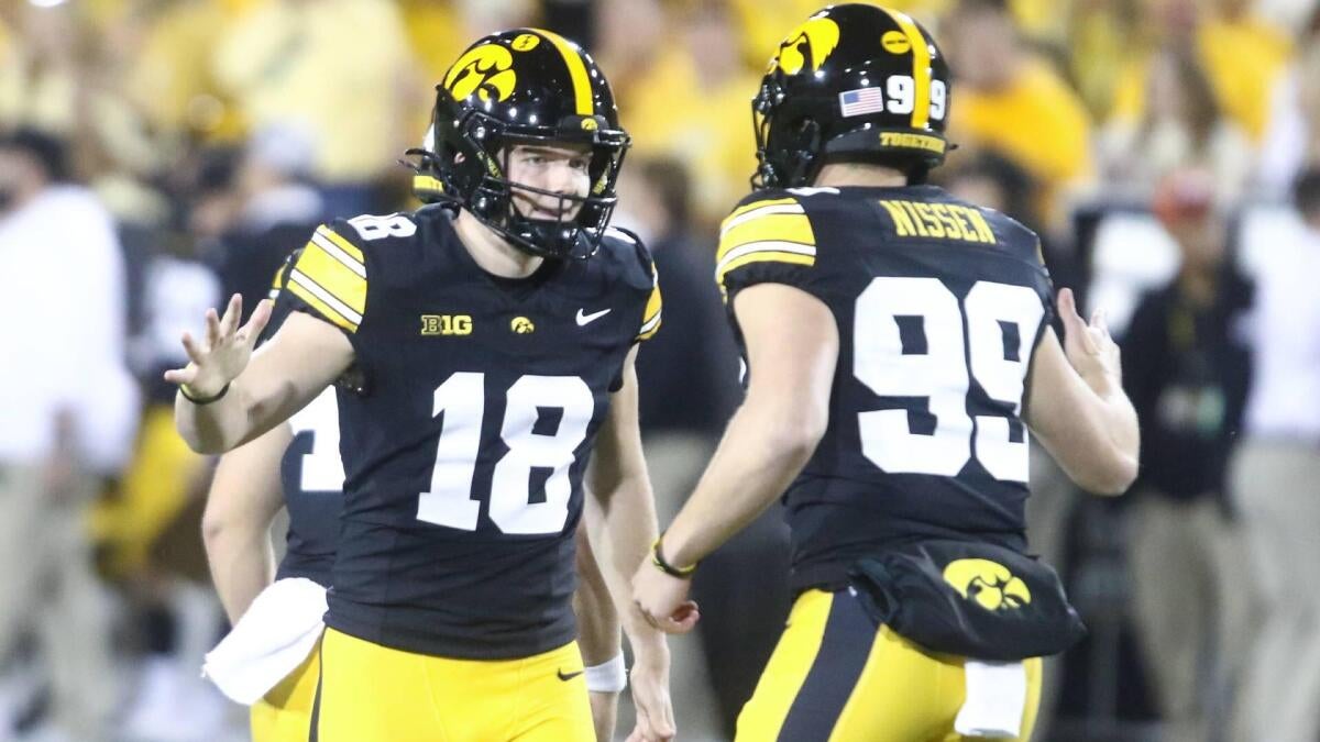 Iowa vs. Minnesota prediction, pick, odds, spread: Hawkeyes aim to stifle Golden Gophers for Floyd of Rosedale
