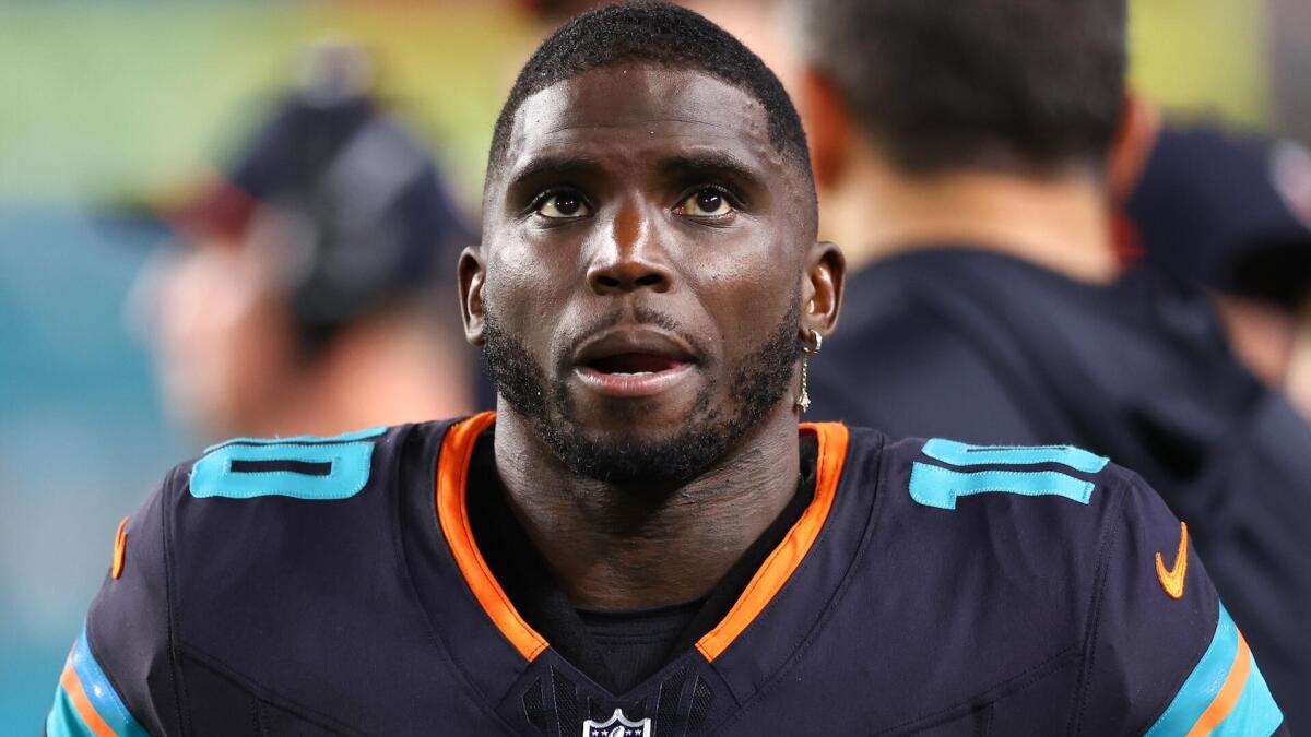 https://sportshub.cbsistatic.com/i/r/2025/10/23/e6d9c998-300d-4570-9358-baf81753ca23/thumbnail/1200x675/2678aef32a9c1c02e64d1b941da87e46/tyreek.jpg