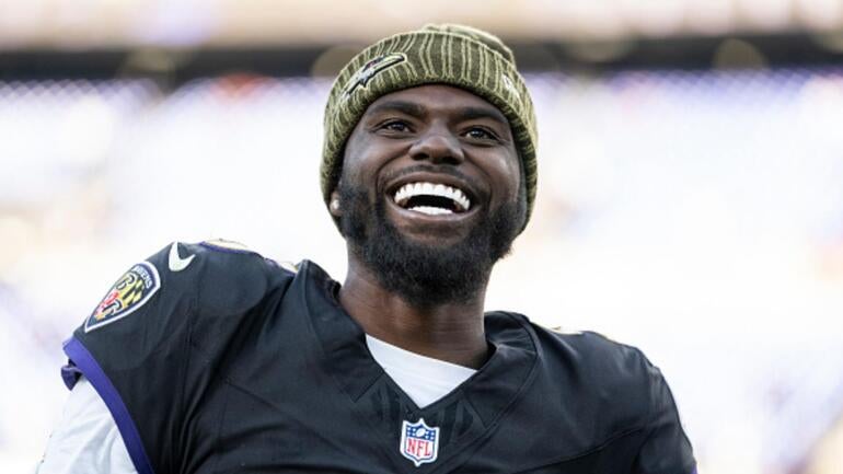Tyler Huntley em ação com o Baltimore Ravens em jogo da NFL.