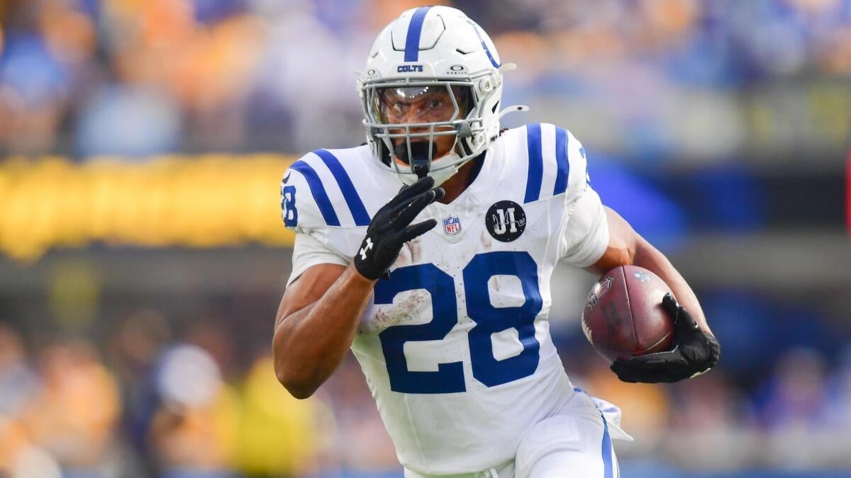 https://sportshub.cbsistatic.com/i/r/2025/10/26/3132b222-b546-4b25-9d18-d609cb1b6b64/thumbnail/1200x675/fd391c7c60e161ac0103bc86afe7b971/jonathan-taylor-colts.jpg
