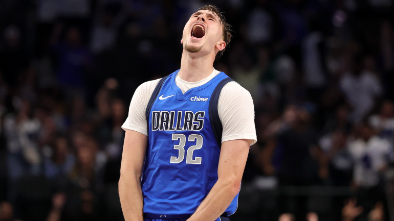 Cooper Flagg comemorando ponto pelo Dallas Mavericks.