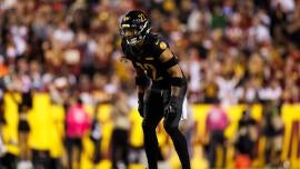 Según los informes, los Steelers han contratado al safety veterano Darrick Forrest mientras Mike Tomlin busca tomar el relevo en la secundaria.