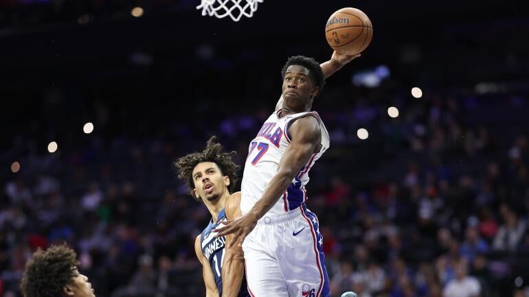 V.J. Edgecombe dos Philadelphia 76ers em ação.