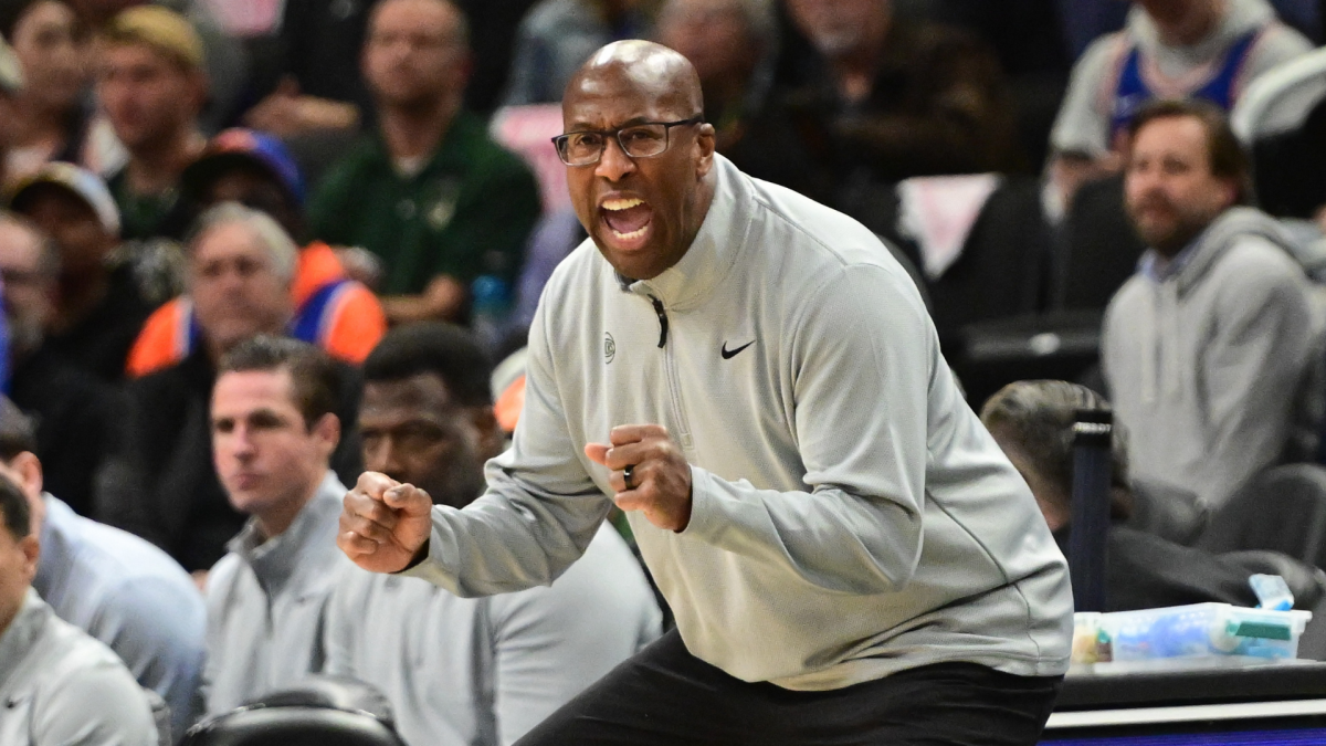 Mike Brown bemoans Knicks gamers ‘standing and watching’ as offensive rising pains price them vs. Bucks Mike Brown bemoans Knicks gamers ‘standing and watching’ as offensive rising pains price them vs. Bucks
