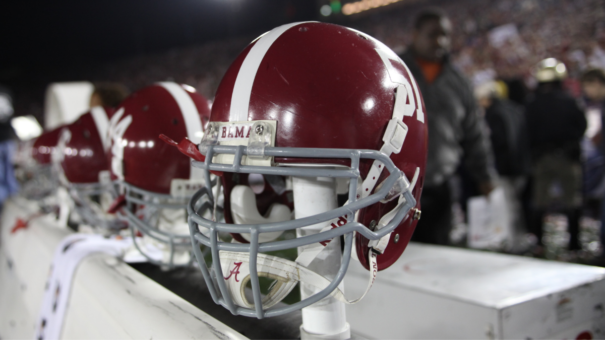 Woodrow Lowe, Faculty Soccer Corridor of Famer who led Alabama to nationwide championship, SEC titles, dies at 71