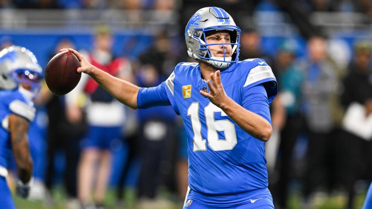 Fantasy Football Week 12 Start 'Em & Sit 'Em: Jared Goff is Start of the Week, plus sleepers at all positions