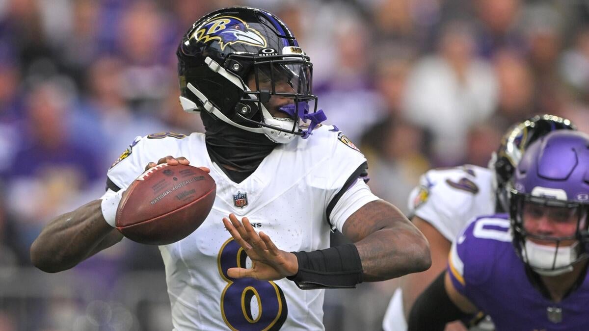 Lamar Jackson injury: Ravens QB returns to practice, says knee is 'getting better' ahead of matchup vs. Browns