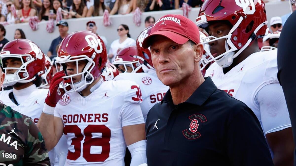 On the road with CFP hopes on the line, Oklahoma's Brent Venables was at his mad scientist best