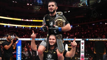 islam-khabib-celebrate-322.jpg