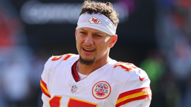 Patrick Mahomes shoulders blame after Chiefs' 22-19 loss to Broncos damages playoff hopes: 'Starts with me'