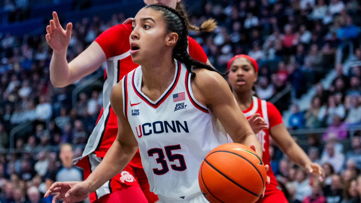 Women's college basketball AP Top 25: UConn, South Carolina, UCLA stay on top in Week 3 with little movement