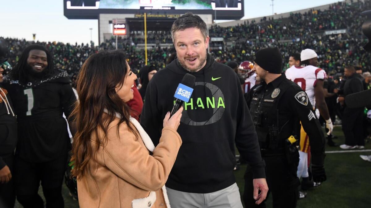 Dan Lanning swipes at SEC schedule after Oregon's impressive win over USC: 'We didn't play Chattanooga State'