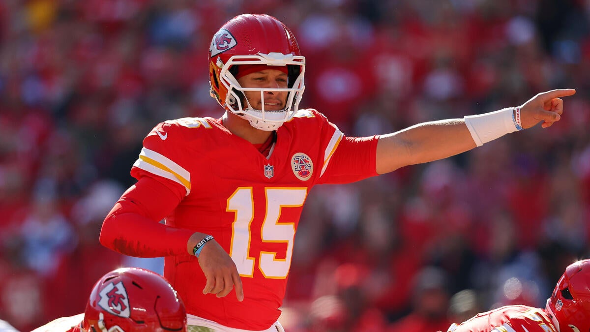 Chiefs vs. Texans prediction: Patrick Mahomes takes on Houston's top defense with playoff hopes on the line