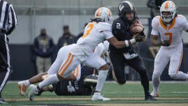 Tennessee vs. Vanderbilt prediction, pick, odds, spread: Volunteers, Commodores set for 120th all-time meeting