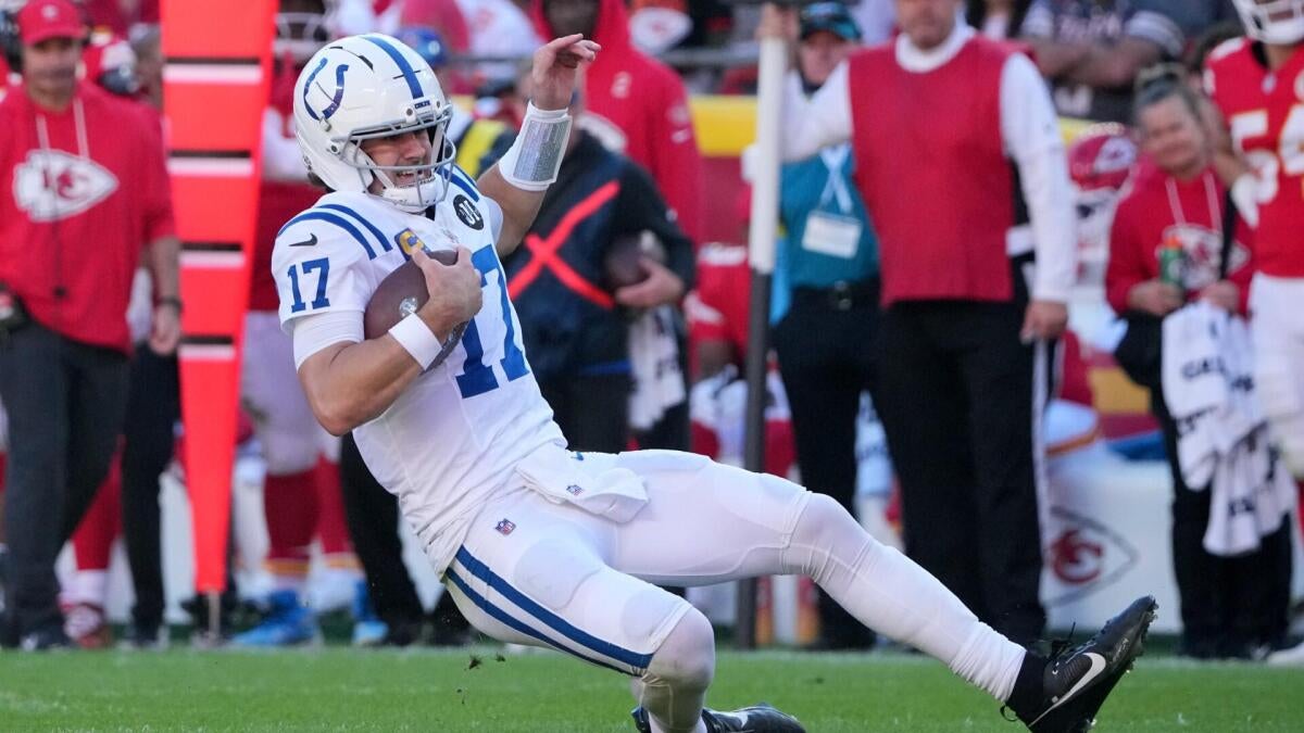 Daniel Jones injury: Colts QB dealing with fractured fibula, per report