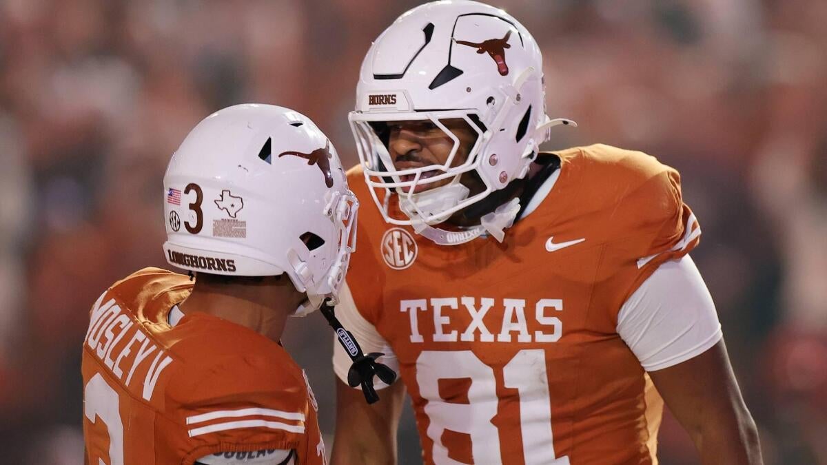 16位テキサス州が3位テキサスA&Mに勝利しCFP訴訟を起こす