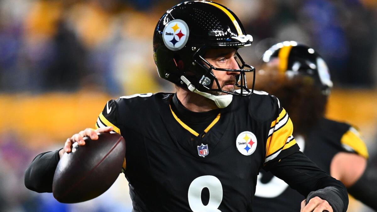 Aaron Rodgers harm: Steelers QB briefly exits recreation vs. Payments after strip sack