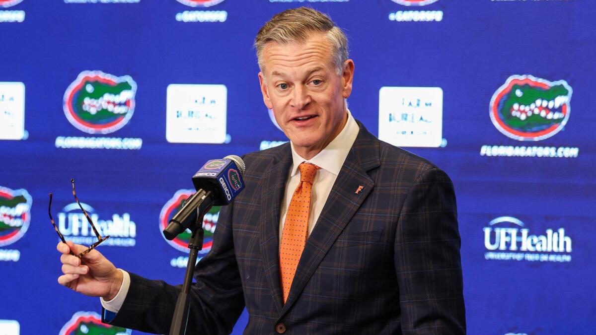 Florida AD Scott Stricklin addresses failed pursuit of Lane Kiffin, says they had 'productive conversations'