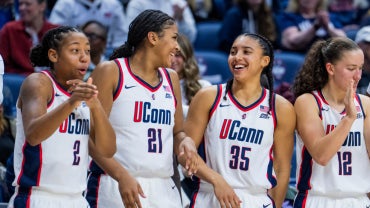 uconn-womens-basketball-azzi-fudd-sarah-strong.png