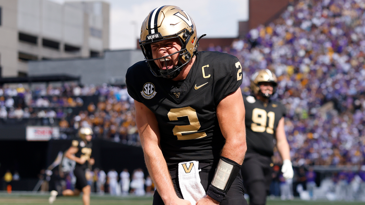 2025 CBS Sports college football awards: Diego Pavia honored as Player of the Year, Curt Cignetti is top coach