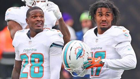 getty-devon-achane-jaylen-waddle-dolphins.jpg