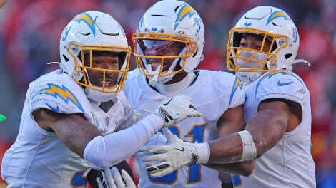 getty-chargers-defense-celebrate-week-15.jpg