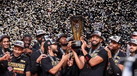 San Antonio Spurs v New York Knicks: Emirates NBA Cup - Final