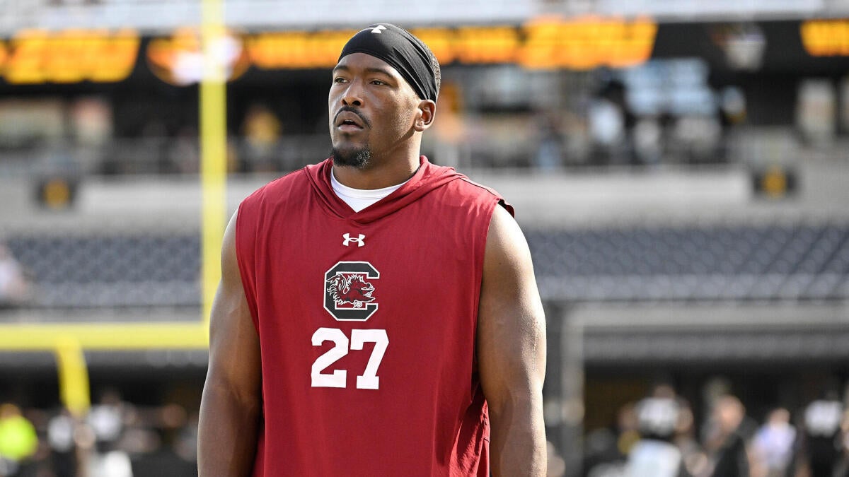 South Carolina RB Oscar Adaway III files criminal complaint against trooper for incident during Texas A&M game