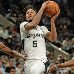 stephon-castle-spurs-usatsi.jpg