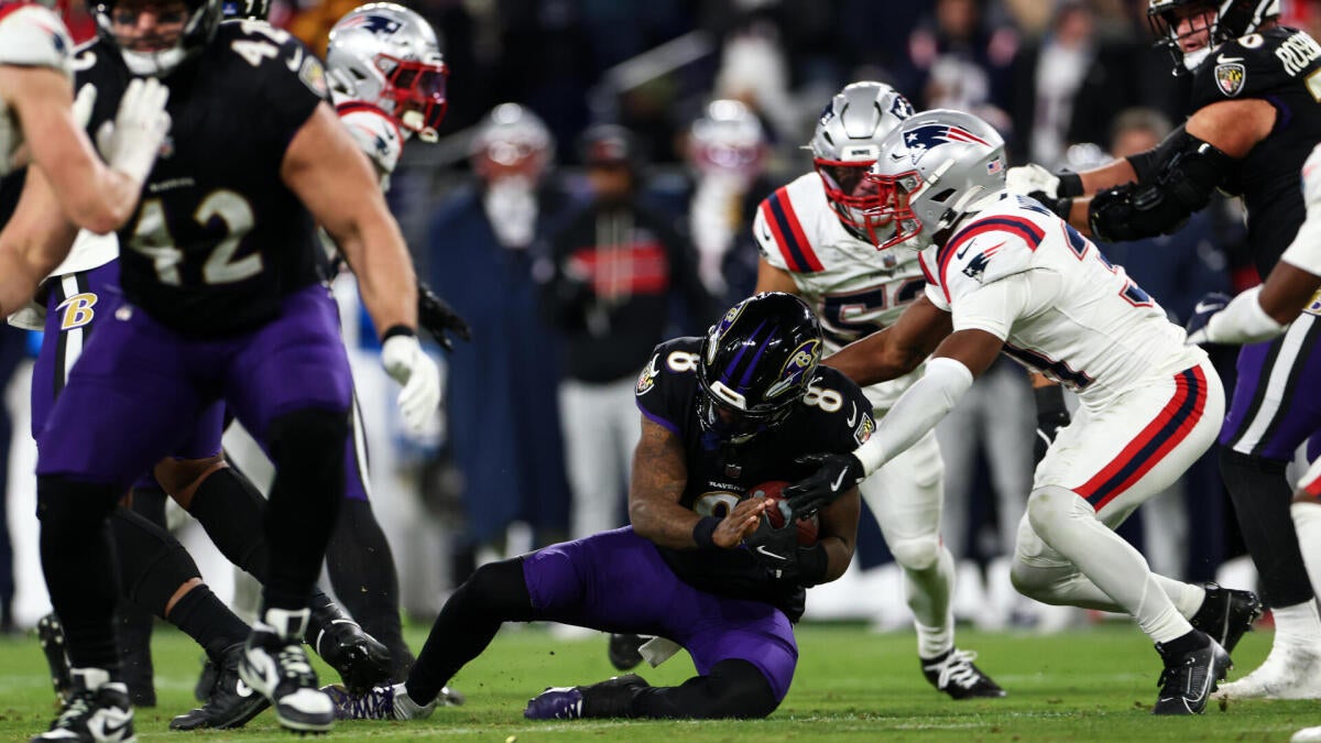 https://sportshub.cbsistatic.com/i/r/2025/12/22/0924ddef-c672-4d1b-a31f-b87aed8be196/thumbnail/1200x675/2990e5c17294fe146072cb9ea2b24a17/lamar-jackson-ravens-5.jpg