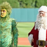getty-grinch-santa-claus-tigers-mlb.jpg