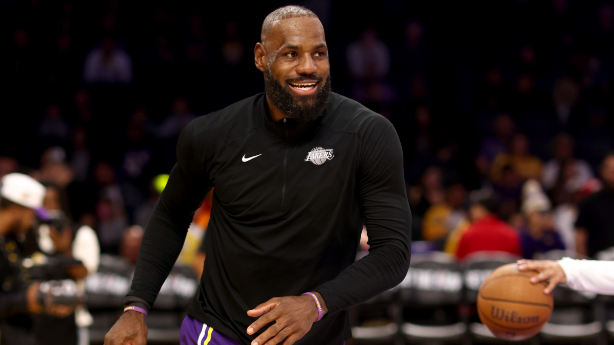 https://sportshub.cbsistatic.com/i/r/2025/12/24/b69ecf76-9956-4939-9b78-8a478141a348/thumbnail/1200x675/ef290f7eda96c08bf8d5d26b24eaebfa/lebron-getty-17.png