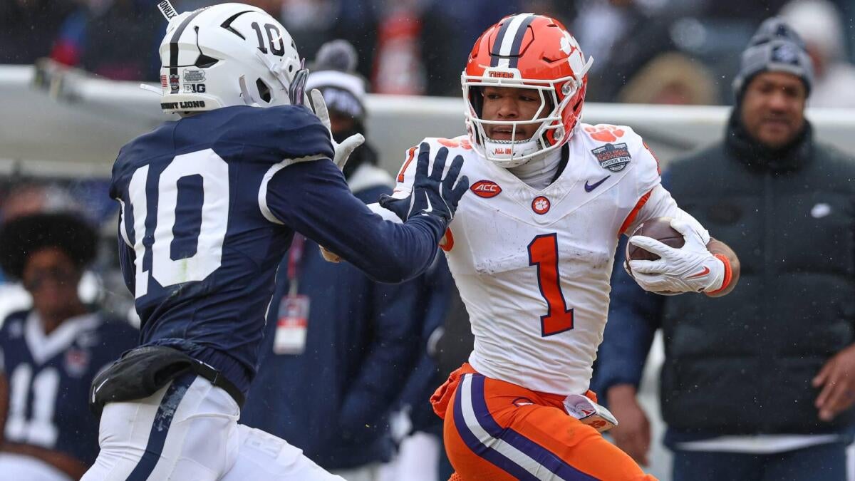East Carolina forces five turnovers to knock off Pitt in wild Military Bowl