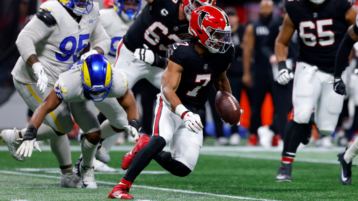 Bijan Robinson leads Falcons past Rams; CBS Sports selects top UFC fighter, knockout, fight of 2025