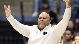 Notre Dame coach Micah Shrewsberry charges at official after controversial finish in Irish loss to Cal